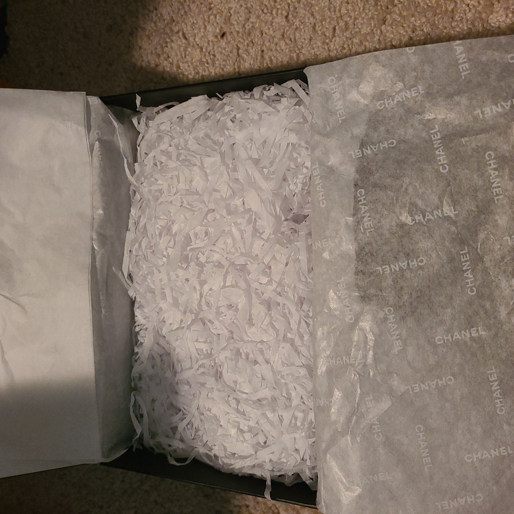 Chanel box - Picture 2 of 2